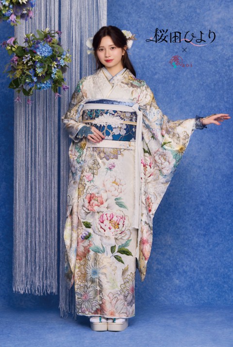 桜田ひよりの最新振袖